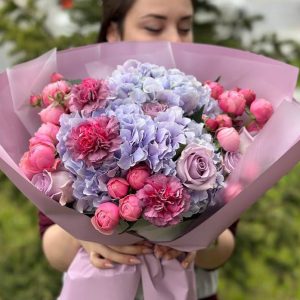 Charming bouquet: hydrangeas, carnations, roses, Silva Pink spray roses.