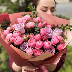 Captivating floral arrangement: Silva Pink Spray Rose, Roses, Ruscus