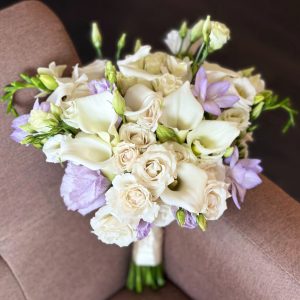 Enchanting wedding bouquet: Calla lilies, Freesia, Spray Roses, Lisianthus