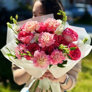 Elegant floral arrangement: Roses, Carnations, Lisianthus