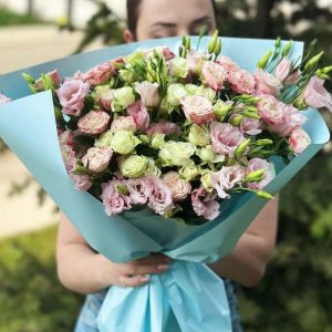 Spray Rose and Lisianthus Bouquet