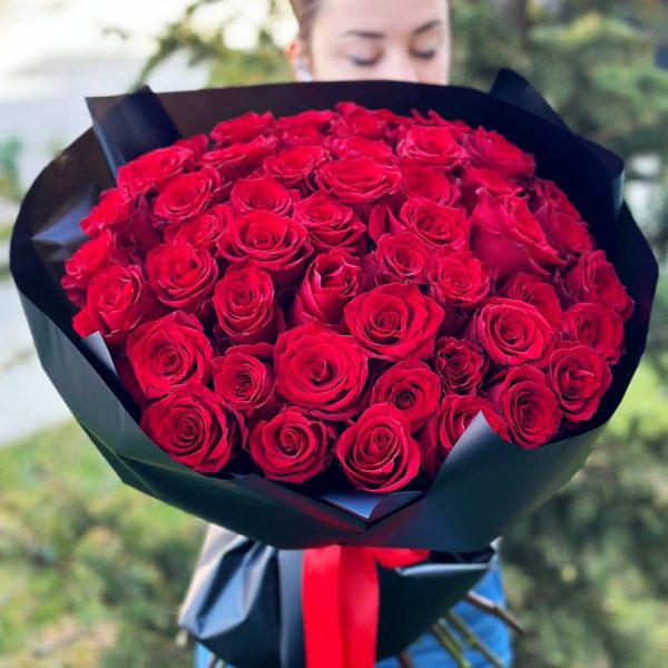 Image of a luxurious bouquet of fifty radiant red roses.
