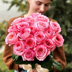 A bouquet of twenty elegant green roses symbolizing love and admiration, perfect for special occasions and expressing appreciation.