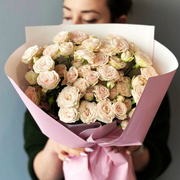 Image of a delicate spray rose bouquet, perfect for expressing admiration and love on special occasions.