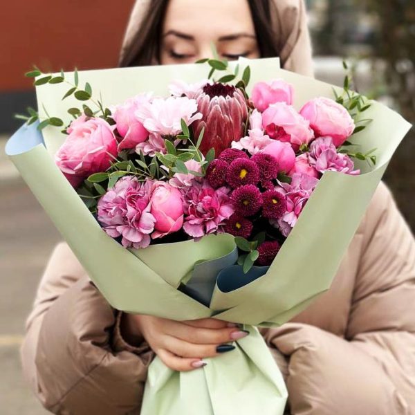 Image of the "Protea Elegance" bouquet featuring protea, dianthus, spray roses, chrysanthemums, and eucalyptus – a tribute to individuality and transformation.