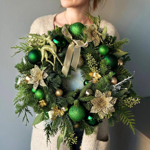 Rustic Elegance: Handcrafted wreath with natural materials, perfect for adding timeless holiday charm to your home. Versatile decor for doors, walls, or mantels.