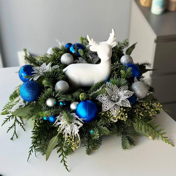 Festive Elegance: Table centerpiece with a graceful reindeer and New Year's wreath adorned with festive ornaments. Perfect for adding a touch of enchantment to your holiday table setting.