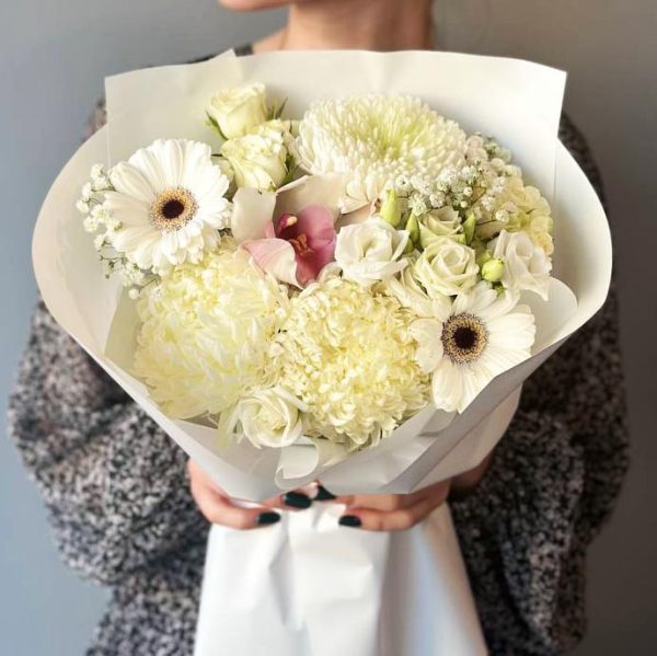 Exotic Harmony: Abundant bouquet with chrysanthemums, gerberas, orchids, gypsophila, lisianthus, and spray roses, filled with the beauty and sensibility of nature.