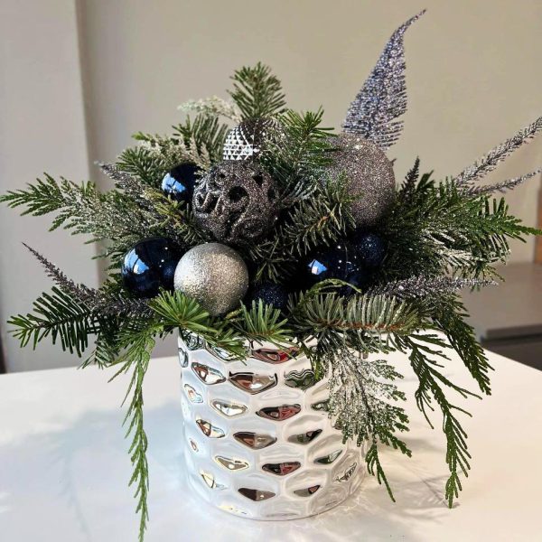 Petite Fir Elegance: A small basket adorned with fir branches and blue and silver ornaments, creating a stylish and festive holiday decoration.