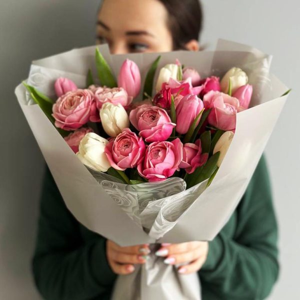 Spring Breeze Bouquet: A charming arrangement featuring spray roses and tulips, capturing the essence of the fresh and renewing spring breeze.