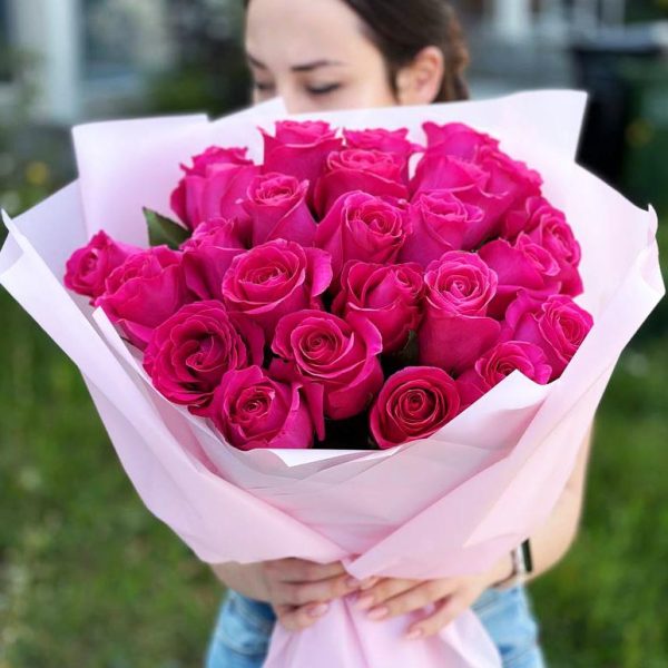 Sweet Affection Bouquet: A charming arrangement showcasing 25 roses, perfect for expressing love, friendship, or admiration on any occasion.