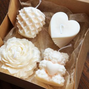 Valentine's Candlelit Serenity: A charming wax composition featuring candles, named 'Valentinova Nizhnist,' ideal for expressing tenderness and creating a cozy, romantic atmosphere on Valentine's Day or any special occasion.
