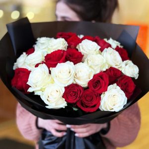 Classic Roses Bouquet: timeless beauty for every occasion