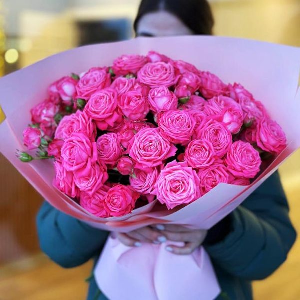 Pink Euphoria: a charming bouquet of spray roses for a romantic expression of feelings