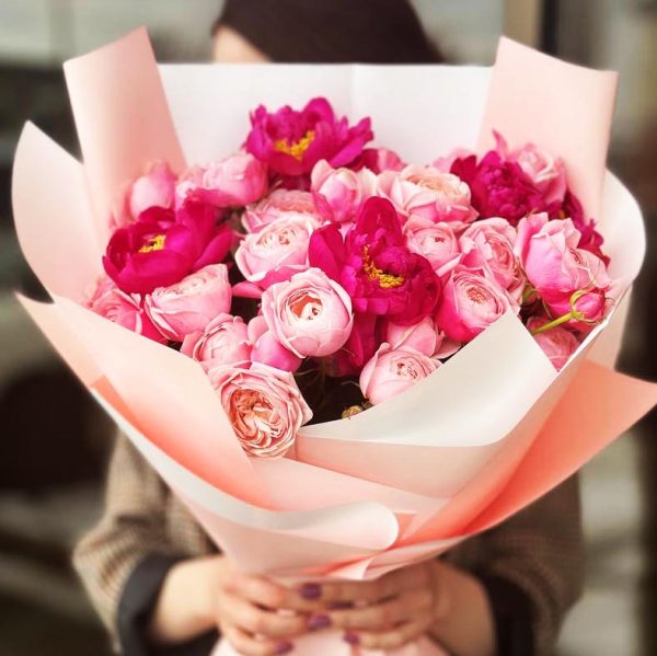 Silva Pink Romance Bouquet featuring luxurious Silva Pink roses and lush peonies for a romantic and elegant display.