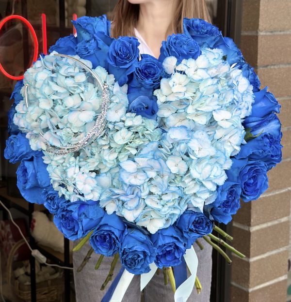 "Heartfelt Moments" bouquet with blue roses, hydrangea, and diadema, a sophisticated and elegant floral arrangement perfect for meaningful occasions.